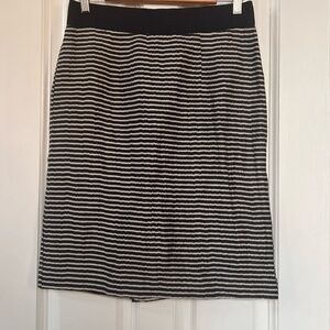 Striped navy skirt crinkle pencil size 5 Loft women’s classic s328